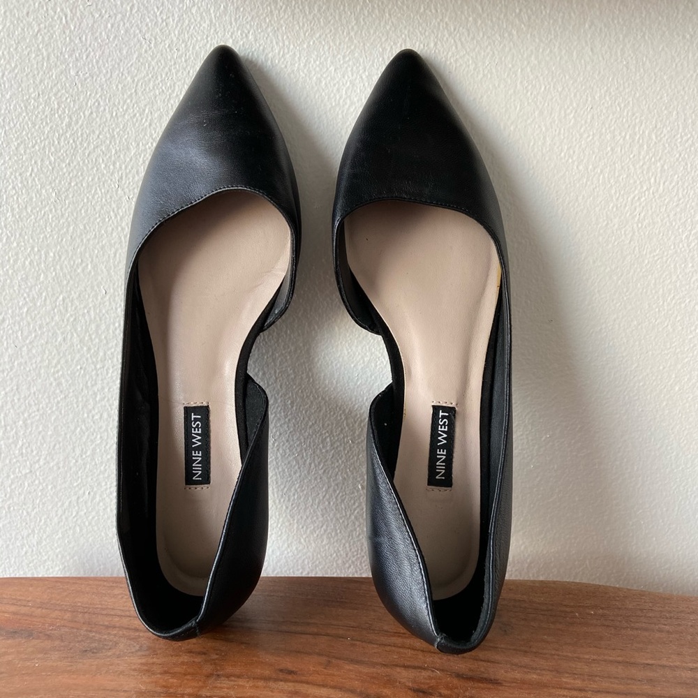 BLACK NINE WEST POINTED TOE FLATS